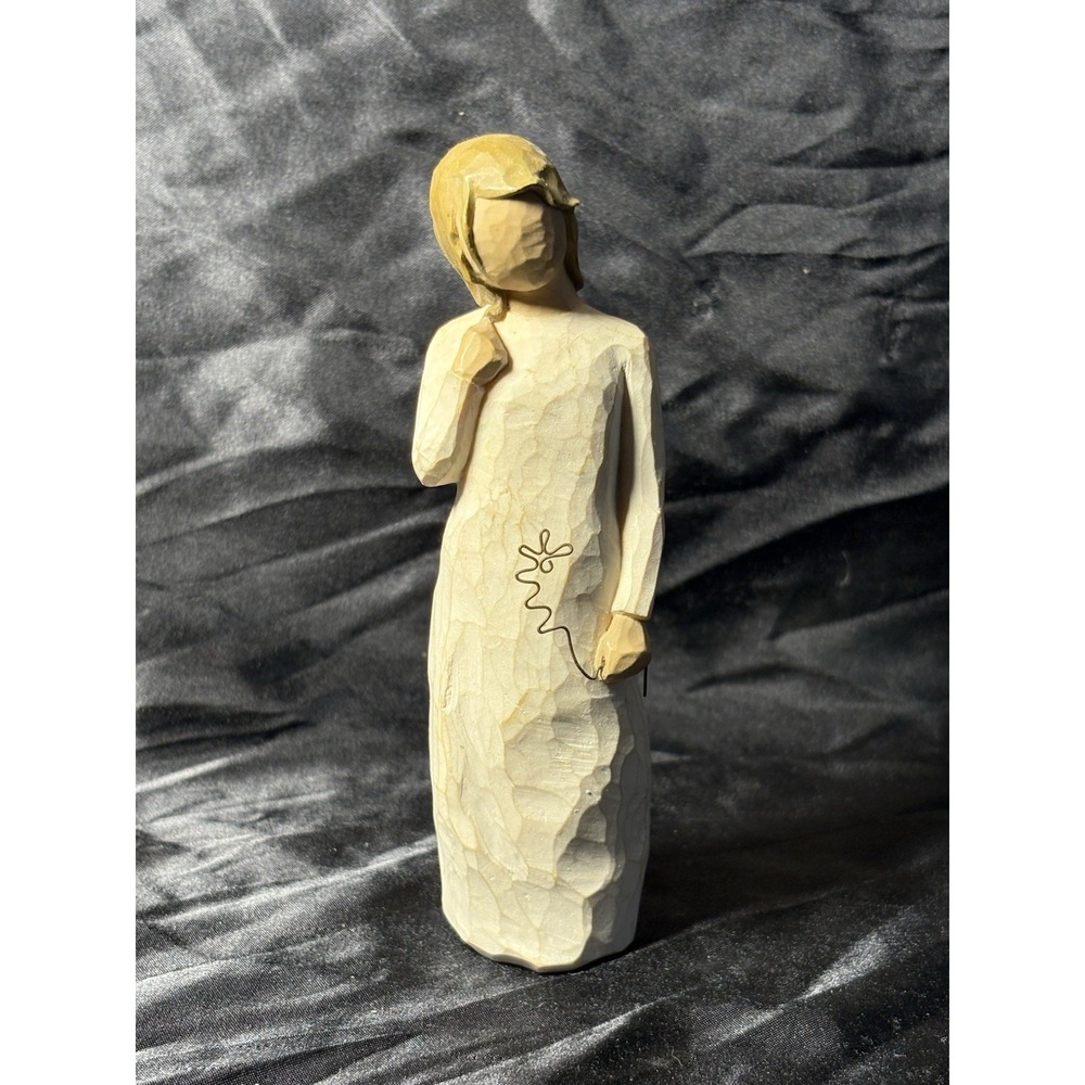 Willow Tree Remember Girl Holding Flower Figure 2005 Susan Lordi 5.5"